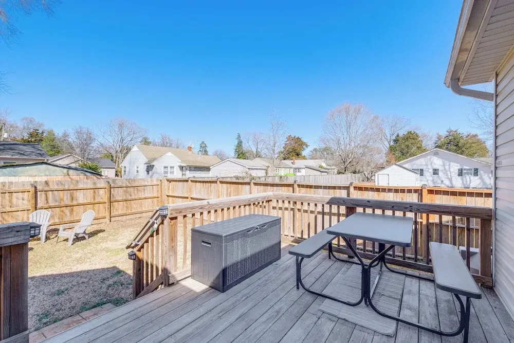 1 Mi to Colonial Beach Boardwalk: Home w/ Fire Pit