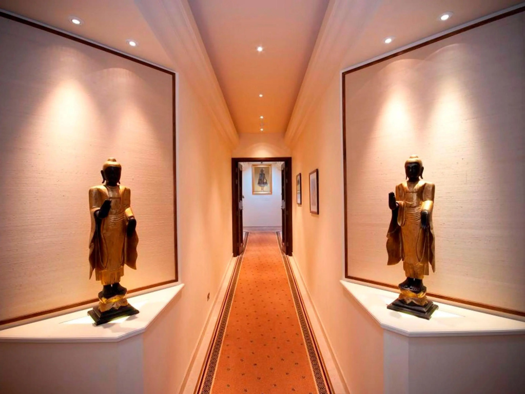 Lobby & Reception