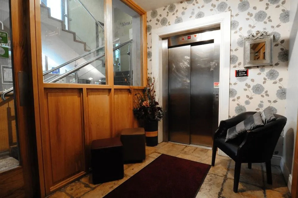 Lobby & Reception