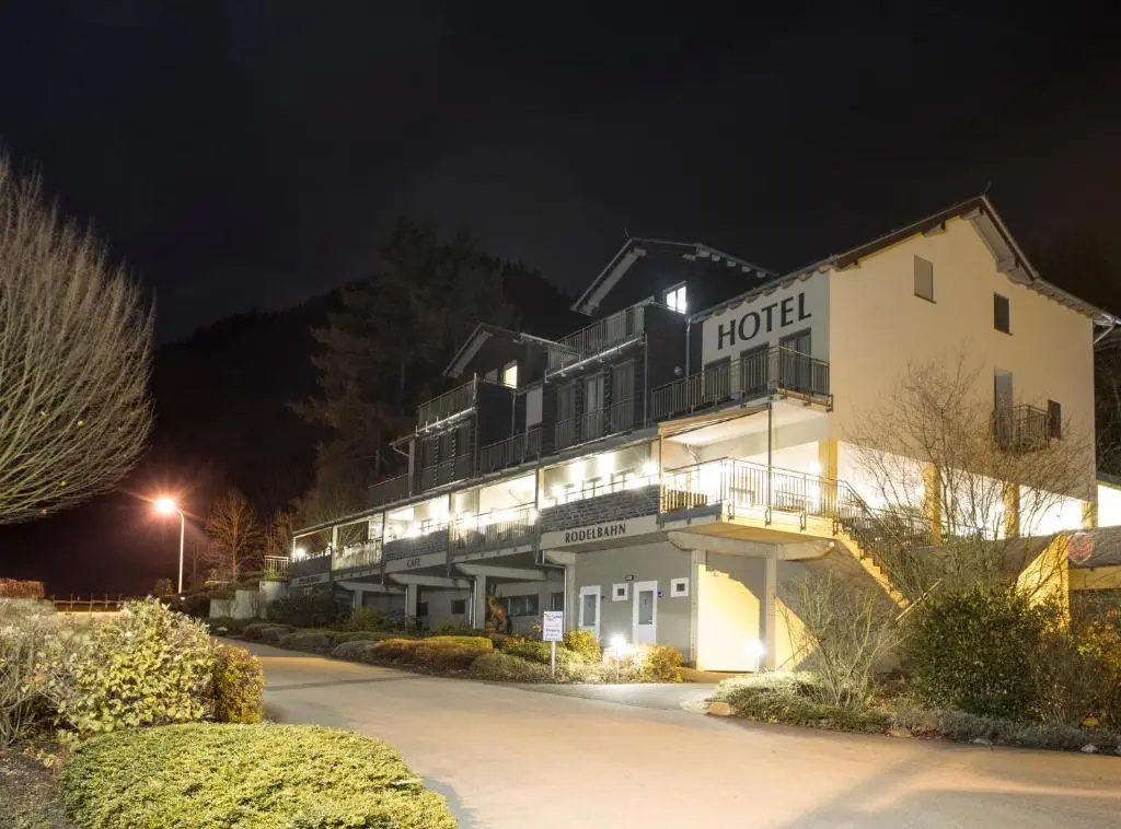 M13 Hotel