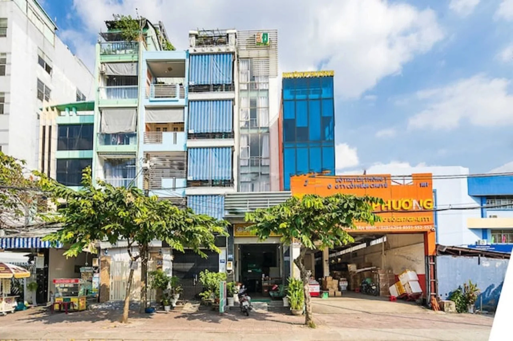 Collection O Dinh Dinh Hotel - Near Tan Son Nhat Airport