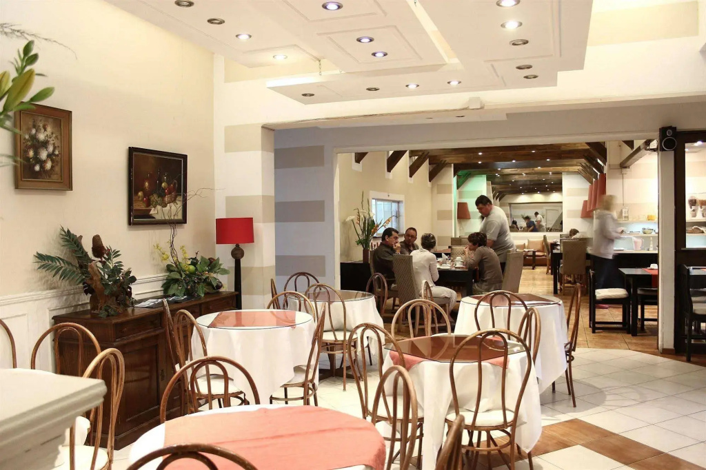 Piero's Hotel - Général