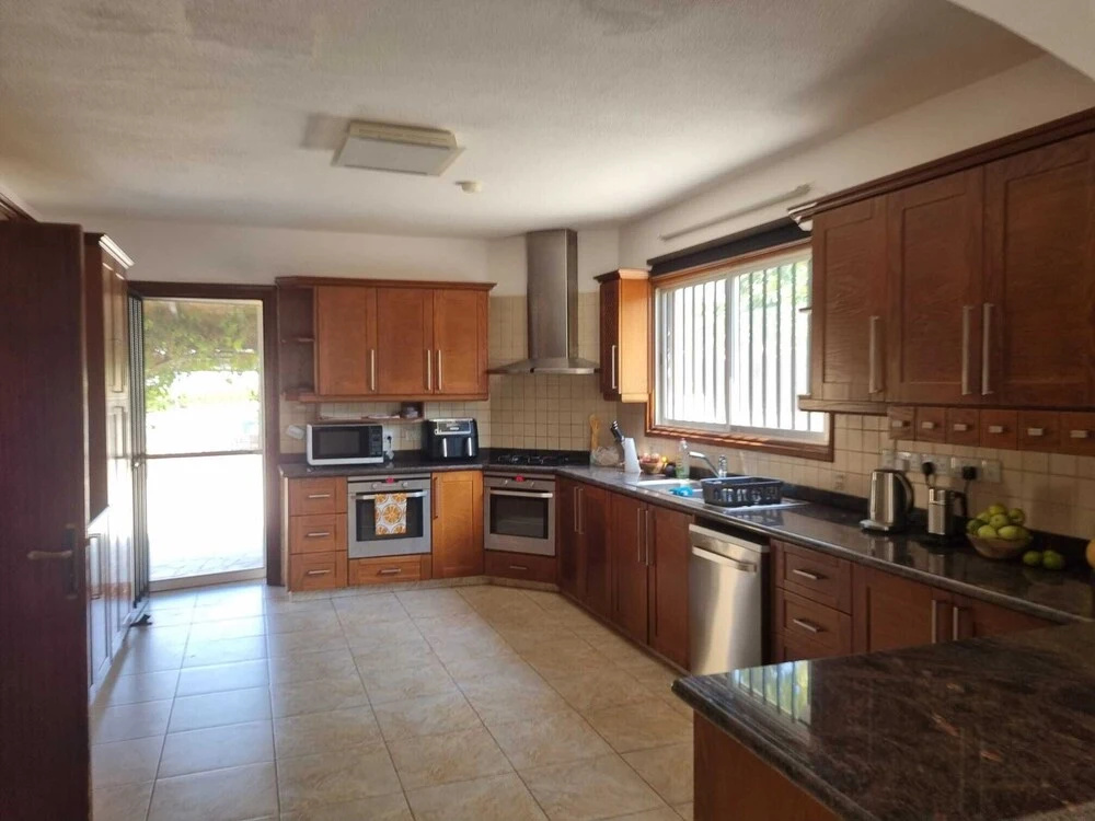 Impeccable 3-bed Villa in Tala - Paphos - фото 18
