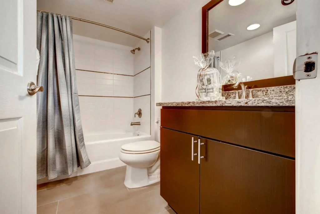 Global Luxury Suites at Tiverton Ave - Général