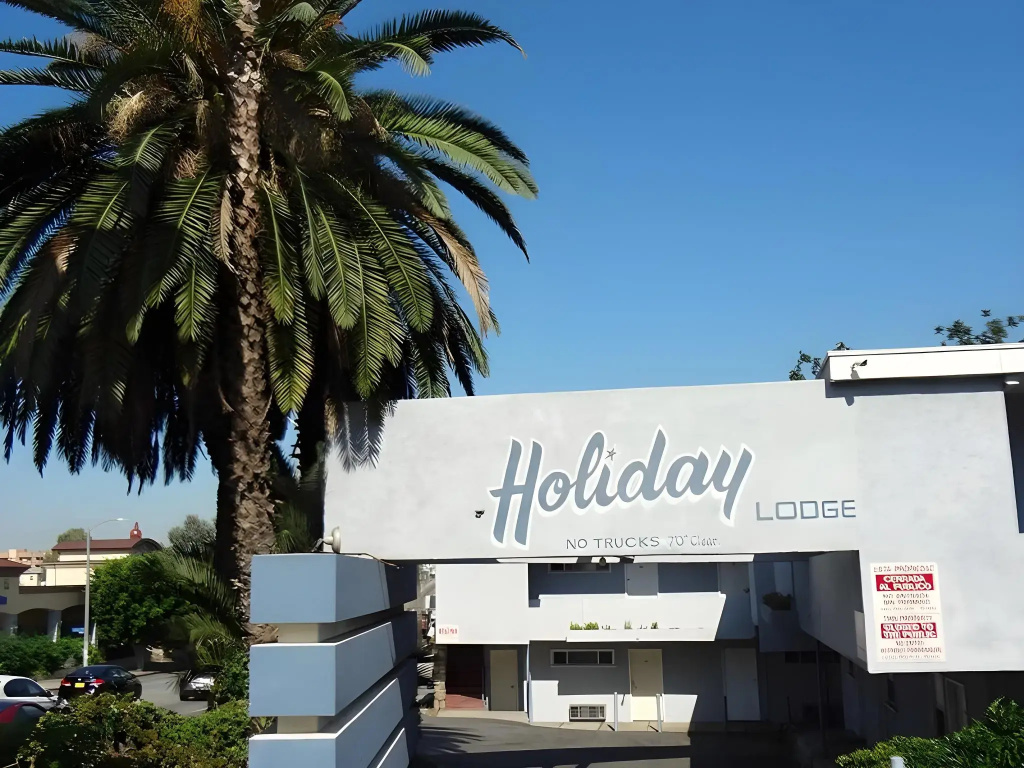 Holiday Lodge — фото
