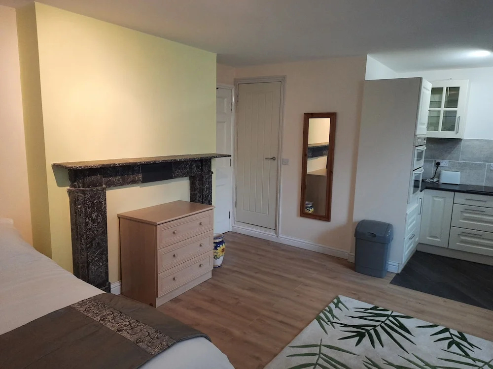 Self Contained Studio Flat in Winterton Hall