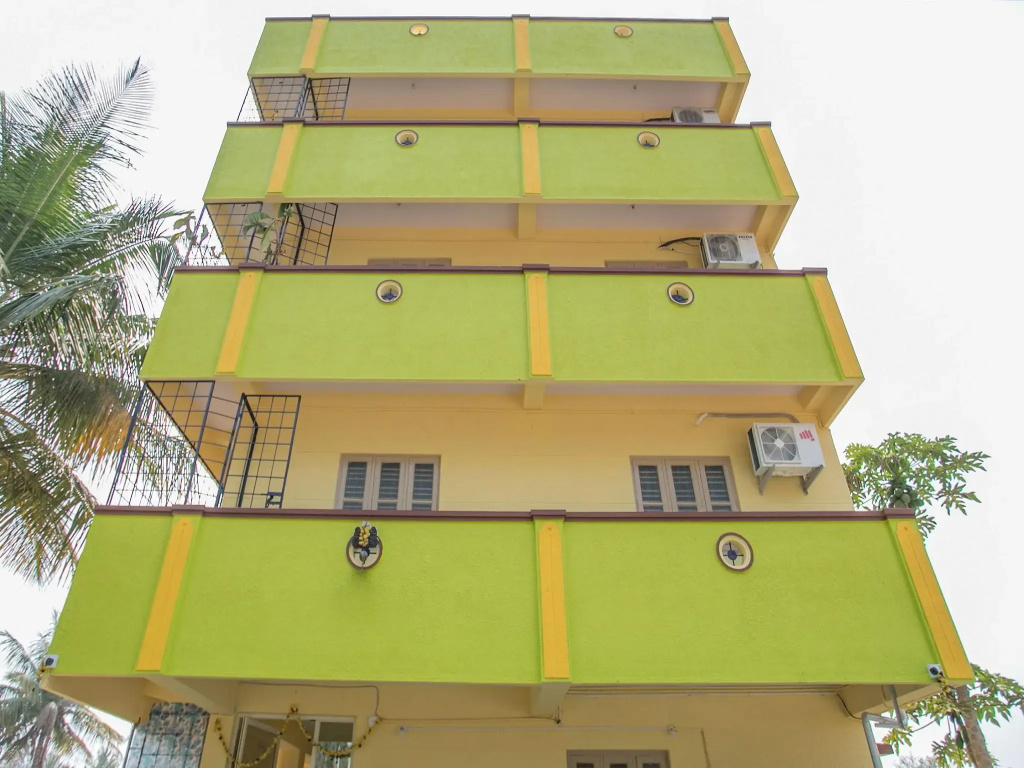 OYO Flagship 11419 Surya Residency