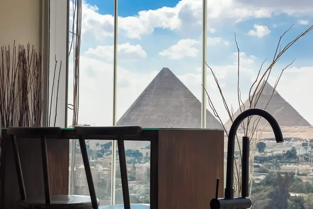 Xuru Stays I The Pyramids Horizon Studio w/ Bathtub