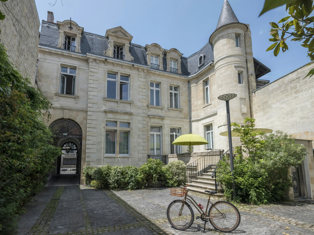 Yndo Hotel