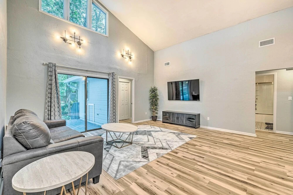 Walk to UF: Remodeled Family Home w/ Patio! — фото 3