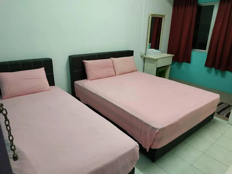 4 Bedrooms Apartment