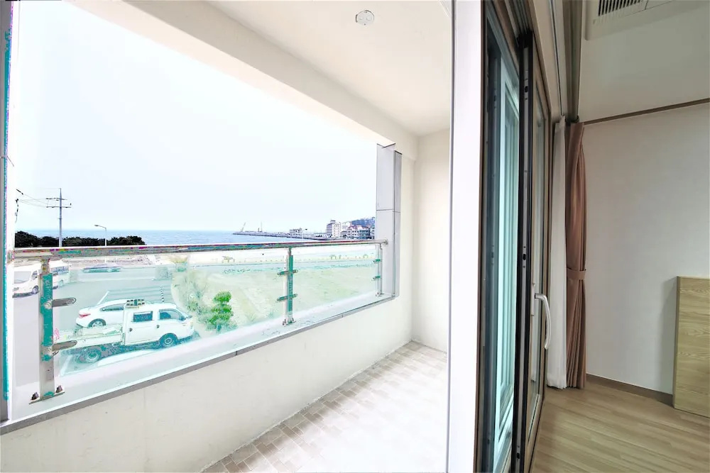 Standard room with balcony and with ocean view