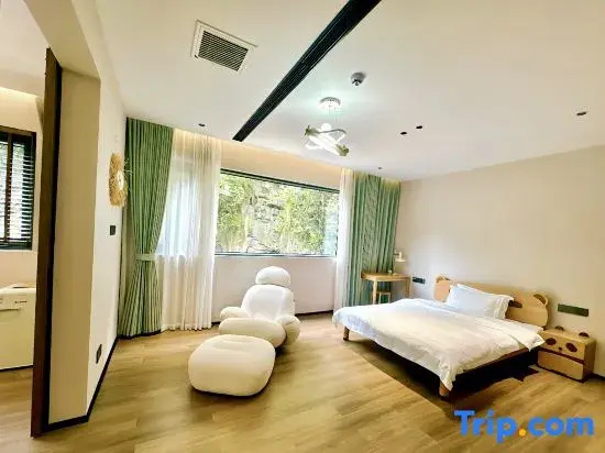 Double Suite with balcony (twin beds)