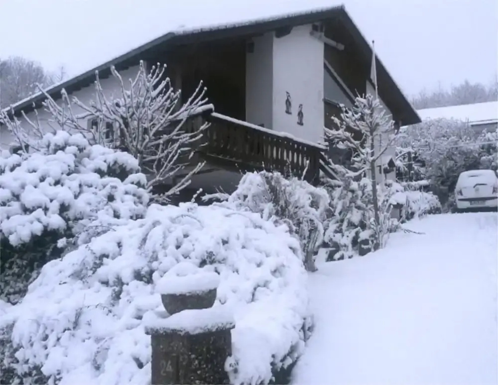 Cozy Apartment in Ellar With Garden