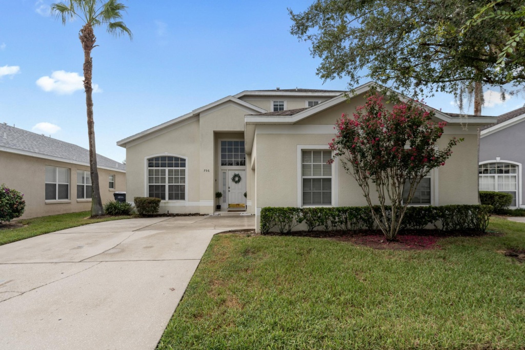 Cozy 5 bedrooms, tranquility right next to Disney!