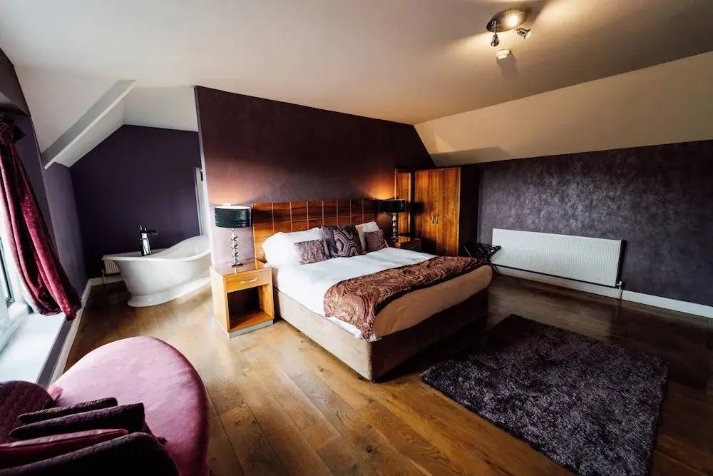 Suite with land view