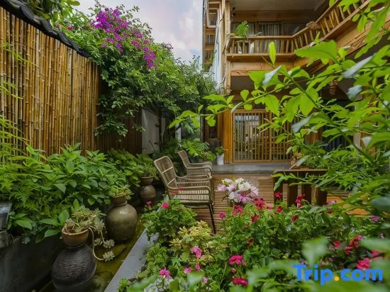 Lijiang Blooming Flowers·Garden Designer Homestay (South Gate Branch)