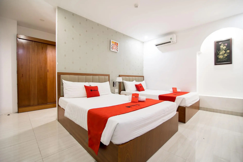 RedDoorz Plus @ Trung Son Residence image 5