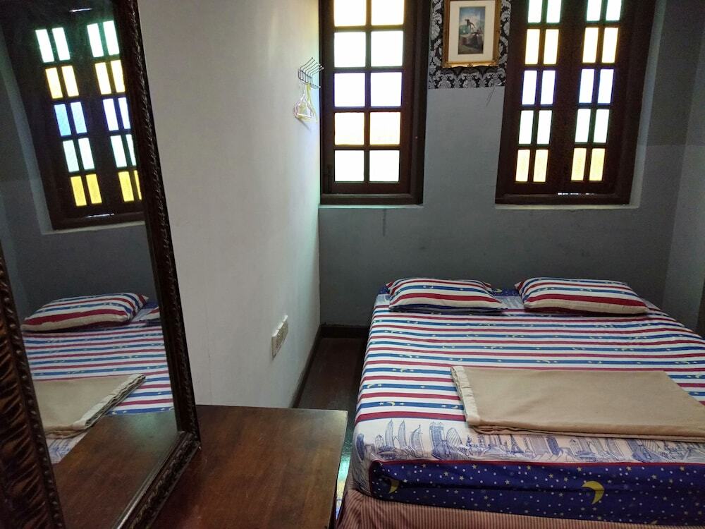 Cintamani Travellers Lodge
