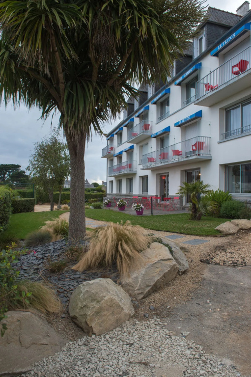Beach & Waterfront