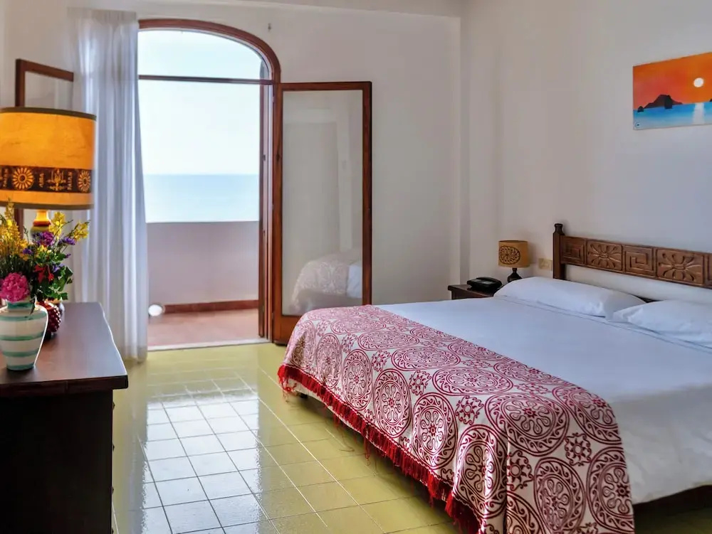 Superior Double room with balcony (full double bed)