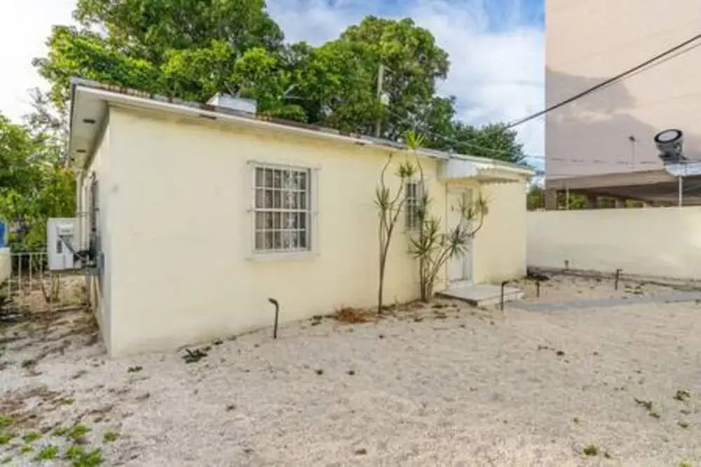 1834 SW 27th Ave 2 Vibrant Miami Getaway 2 Beds Near Beach Port