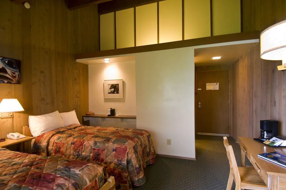 Glacier Bay Lodge & Tours by null
