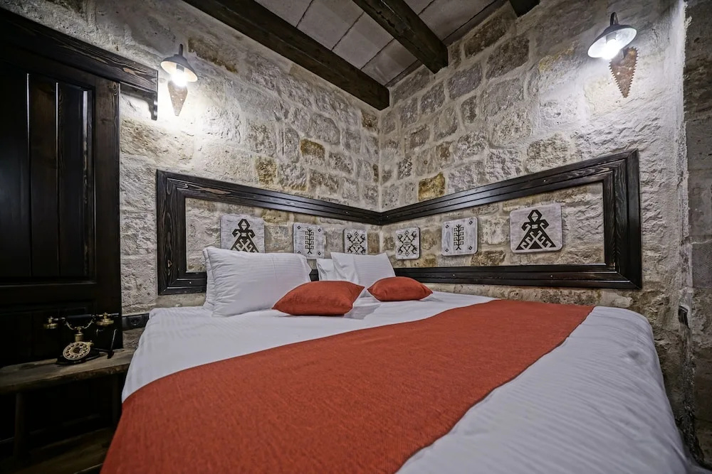 Deluxe Double room with Balloon View with balcony (full double bed)