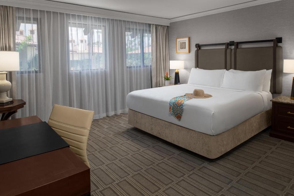 Tommy Bahama Miramonte Resort & Spa Room Type - Standard Double room (full double bed)