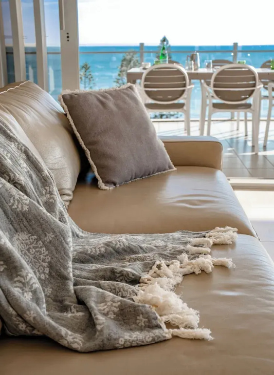 4 Bedrooms Apartment