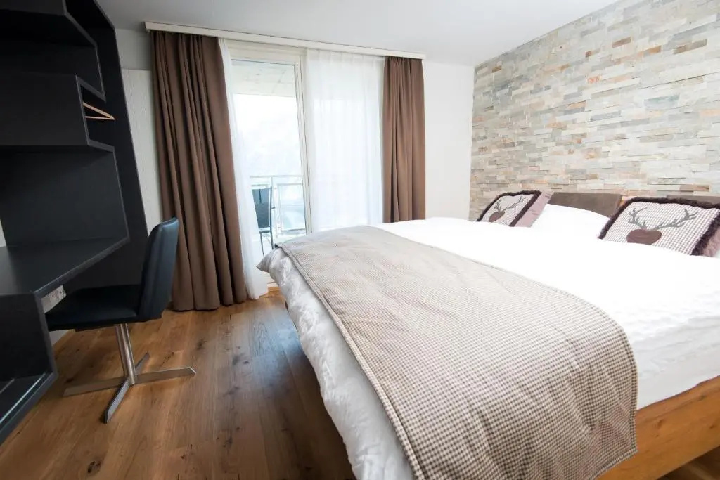 Standard Double room with balcony and with lake view (full double bed)