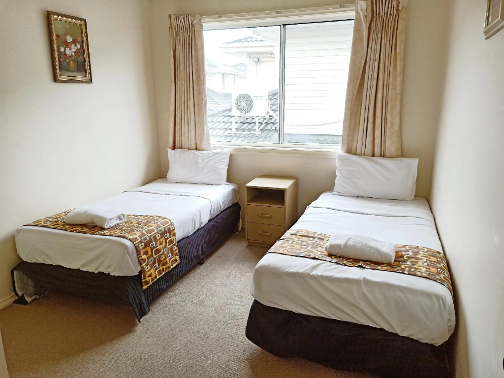 3 Bedrooms Apartment