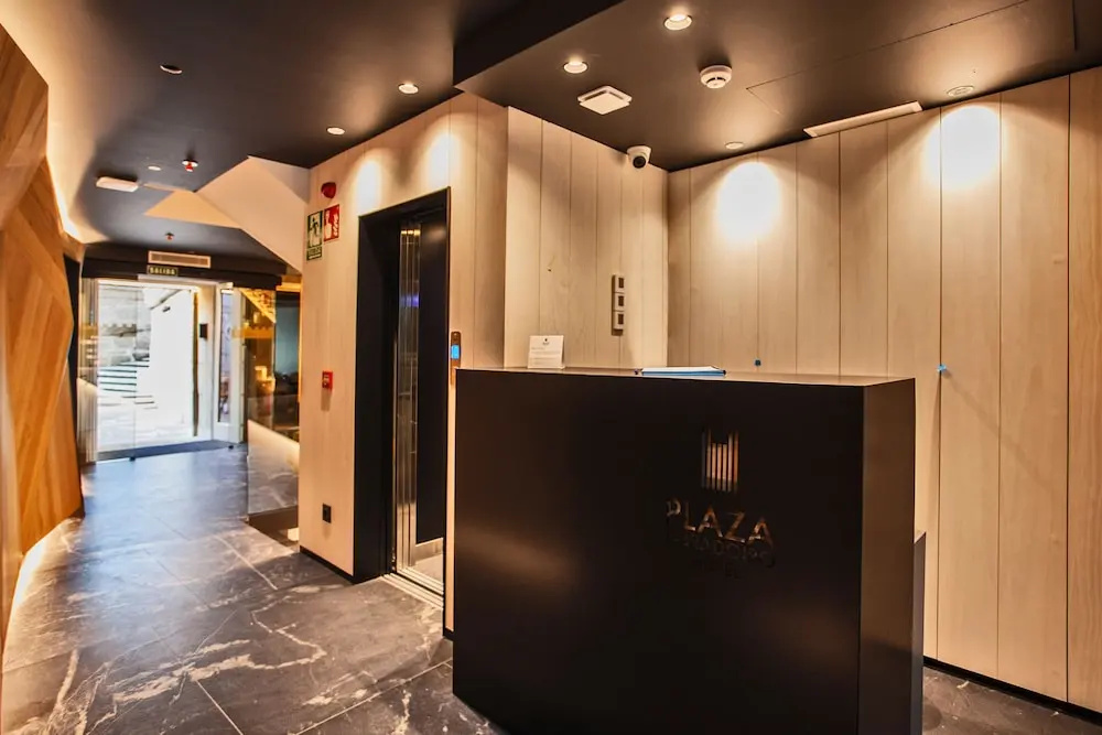 Lobby & Reception