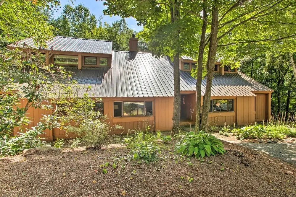 Lincoln Condo w/ Amenities + Shuttle to Loon!