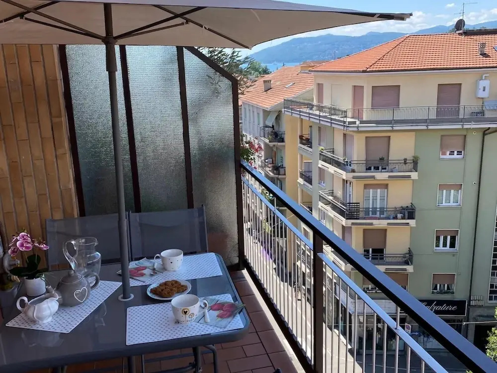 Romantica Suite Modern Apartment in Verbania Intra