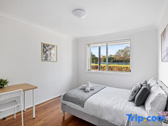 Relaxing Rooms – Walking Distance to Shops & Transport