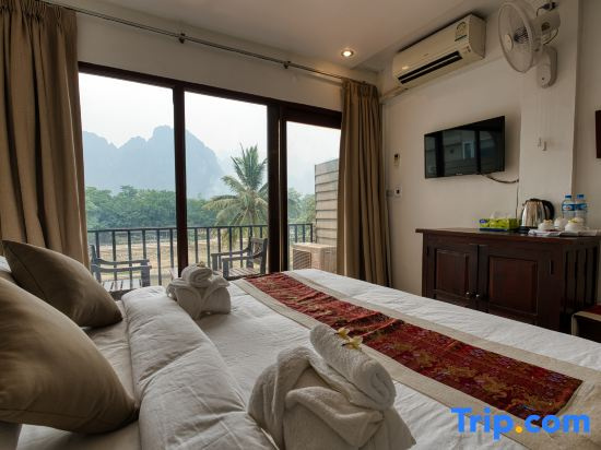 Standard Double room with river view (full double bed)