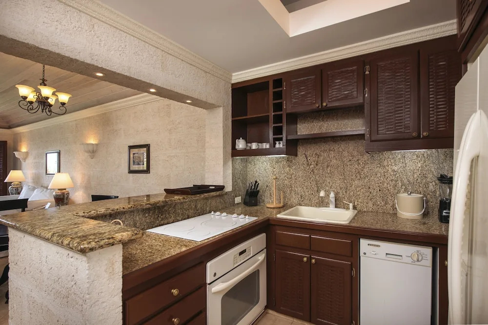 1 Bedroom Suite with balcony and with ocean view