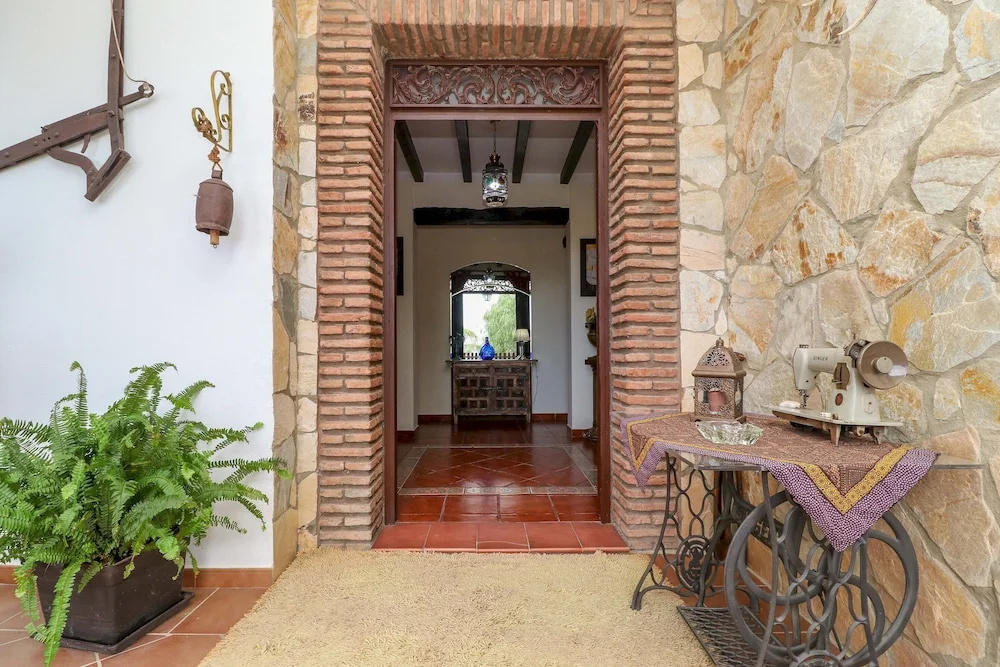 Francisquita - Modern Stylish Country Villa, Private Pool, Air Con, Wifi