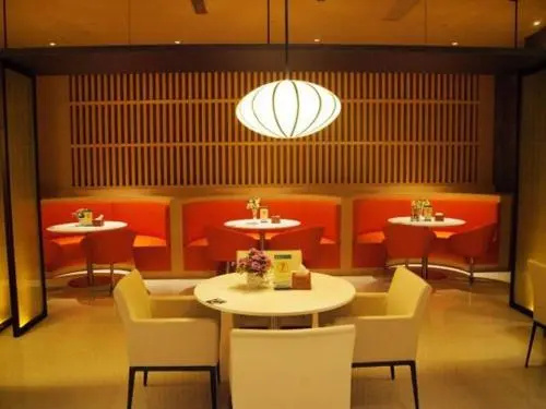 Food & Beverage