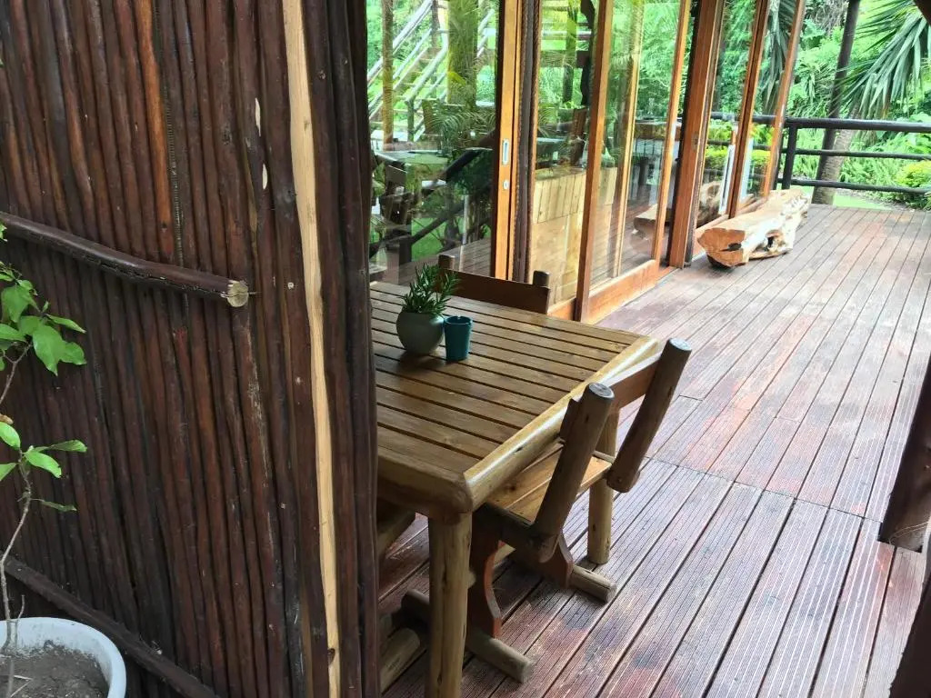 設有露台及景觀的標準雙人房，配有雙人床