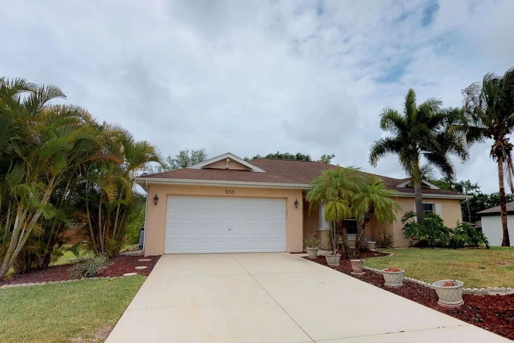 938 SW 6th Ct