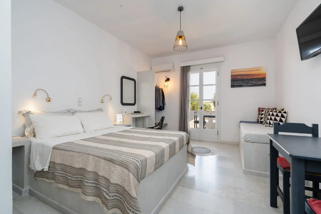 Deluxe Double room (full double bed)