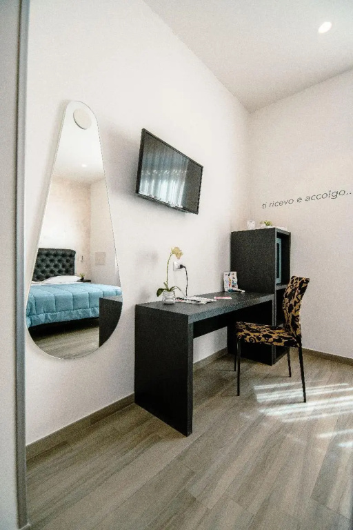 Deluxe Double room (full double bed)