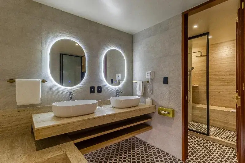 Quadruple Suite