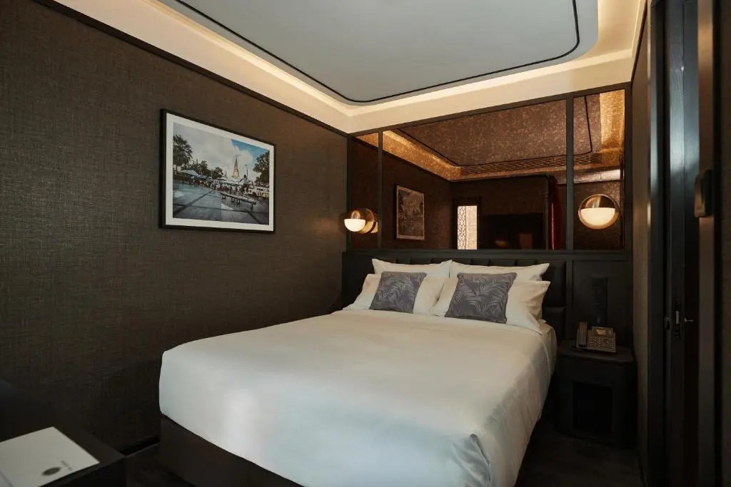 The Gravitique Hotel Khaosan - Tap to explore photos