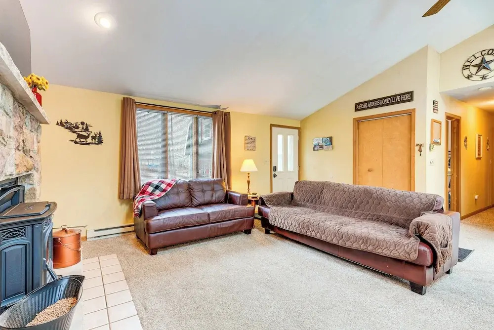 Lake Access & Game Room: Cabin in Pocono Mtns