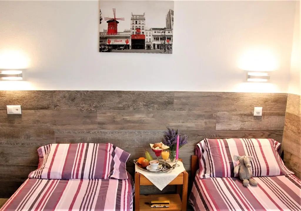 Standard Triple room