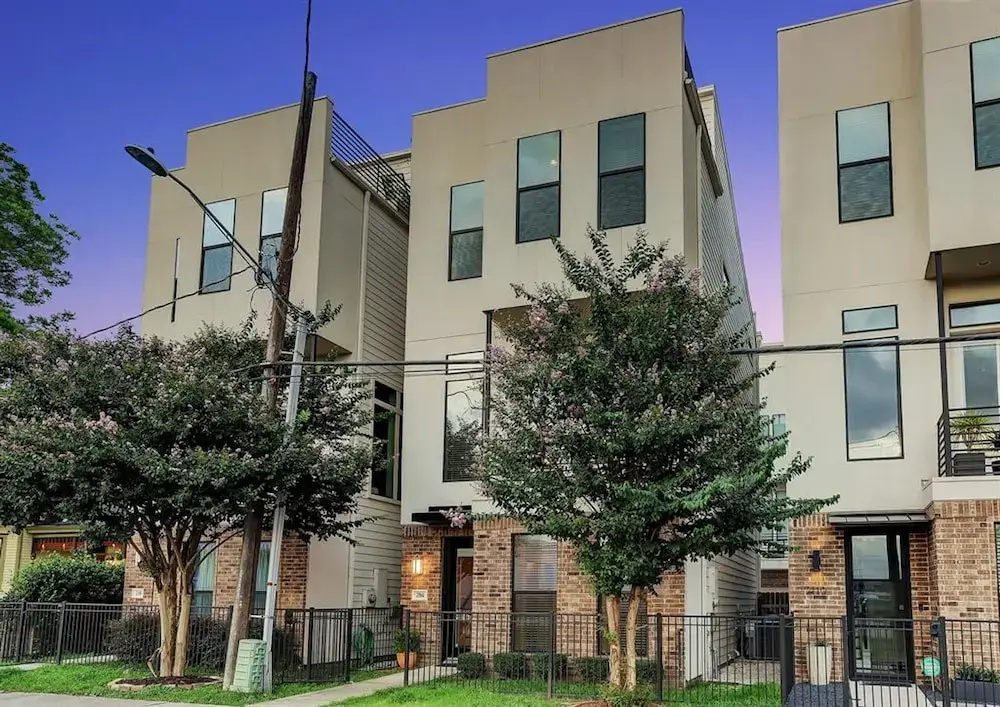 3BD HTX Luxe Home Fast Wi-fi Garage Location