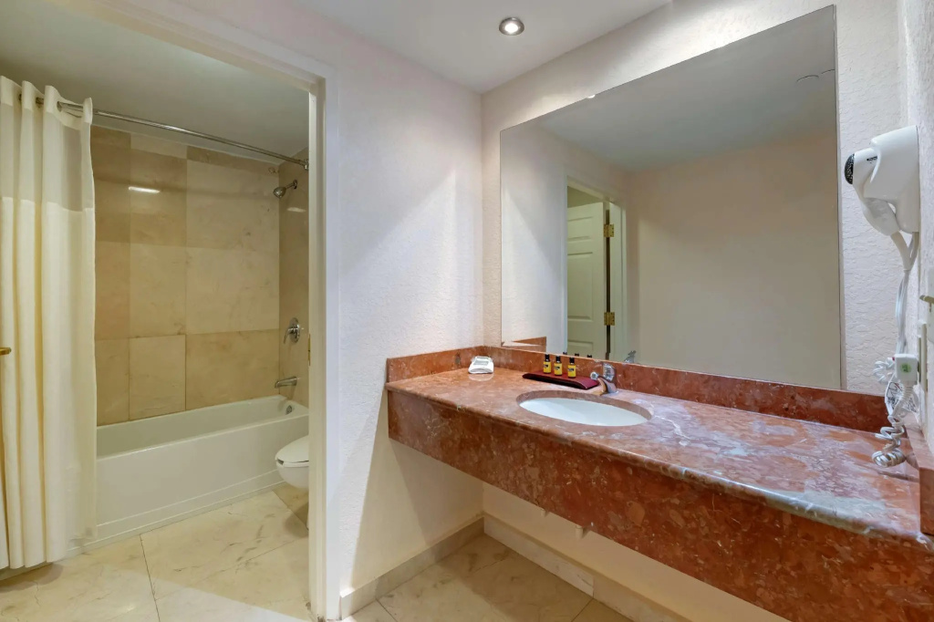 Standard Double room with water view (full double bed)